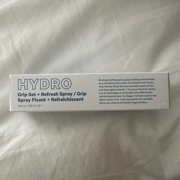Milk Makeup Hydro Grip Dewy Long-Lasting Setting Spray with Hyaluronic Acid - Picture 3 of 3